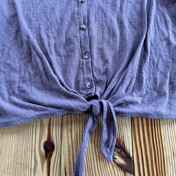 American eagle size L button front T-shirt blouse - Picture 2 of 3